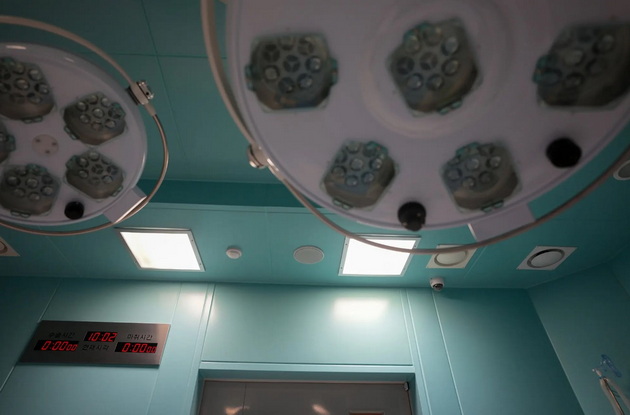rutinska-plastichna-operacija-zavrshi-so-smrt-na-student-majka-mu-500-pati-ja-gledala-snimkata-od-operacijata-10.jpg