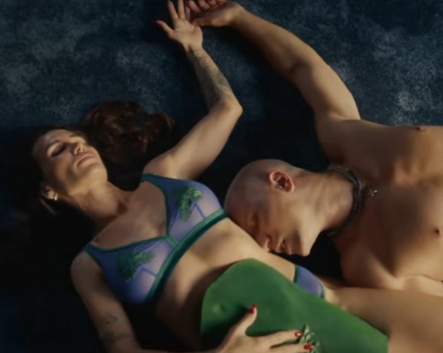 skandalozniot-spot-na-relja-i-nikolija-go-sporeduvaat-so-filmot-50-nijansi-sivo-intimni-dopiri-simulacija-na-vodenje-ljubov-video-06.jpg