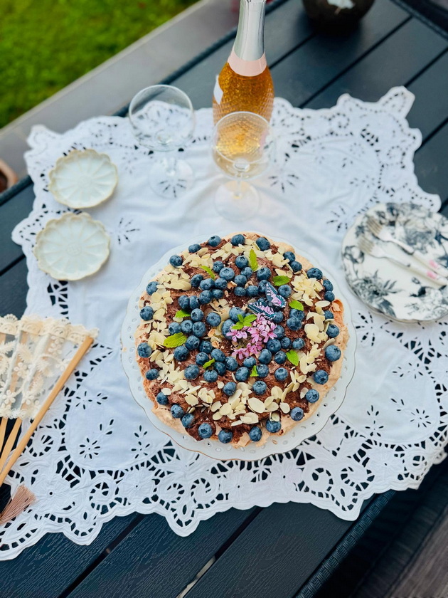 viki-ristoska-sekoja-godina-za-mojot-rodenden-si-pravam-pavlova-torta-tradicija-nasledena-od-majka-mi-07.jpg