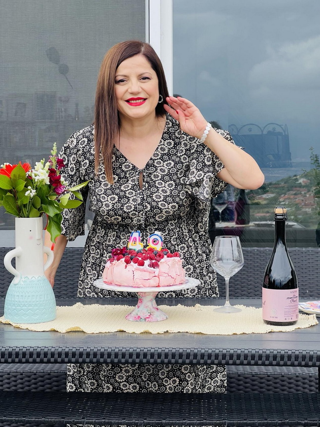 viki-ristoska-sekoja-godina-za-mojot-rodenden-si-pravam-pavlova-torta-tradicija-nasledena-od-majka-mi-14.jpg