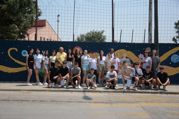 bravo-nastavnichka-i-uchenici-od-negorci-napravija-mural-so-mozaik-vo-dvorot-na-nivoto-uchilishte-foto-09.JPG