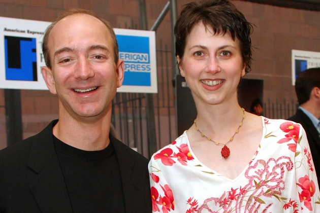 ima-donirano-nad-19-milijardi-dolari-rabotela-kako-kelnerka-dodeka-studirala-koja-e-skromnata-prva-sopruga-na-dzhef-bezos-09.JPG