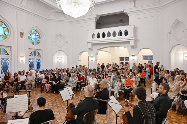 koncert-za-dvajca-solisti-na-nu-kameren-orkestar-na-bitola-klasika-shto-zboruva-tivko-no-ostanuva-dolgo-03.JPG