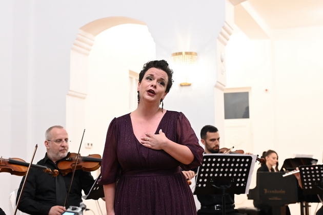 koncert-za-dvajca-solisti-na-nu-kameren-orkestar-na-bitola-klasika-shto-zboruva-tivko-no-ostanuva-dolgo-05.JPG