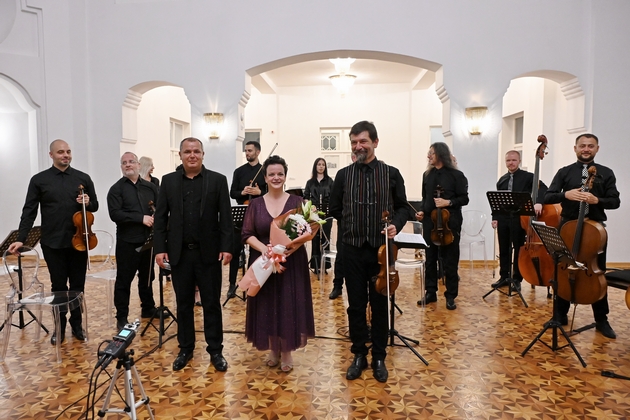 koncert-za-dvajca-solisti-na-nu-kameren-orkestar-na-bitola-klasika-shto-zboruva-tivko-no-ostanuva-dolgo-14.JPG