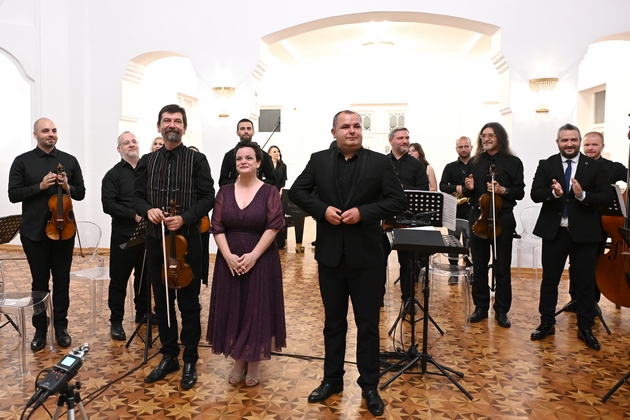 koncert-za-dvajca-solisti-na-nu-kameren-orkestar-na-bitola-klasika-shto-zboruva-tivko-no-ostanuva-dolgo-3.JPG