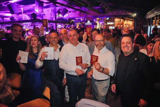 ljubov-bez-granici-dac-i-aleksandar-svecheno-im-vrachija-ljubovni-pasoshi-na-sedum-ambasadori-vo-makedonija-01.JPG