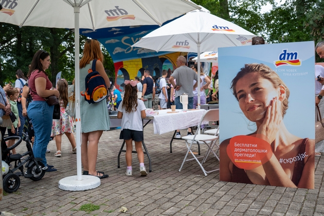 treta-godina-po-red-dm-drogerie-markt-organizira-besplatni-dermatoloshki-pregledi-povekje-od-300-posetiteli-se-pogrizhija-za-svoeto-zdr.JPG