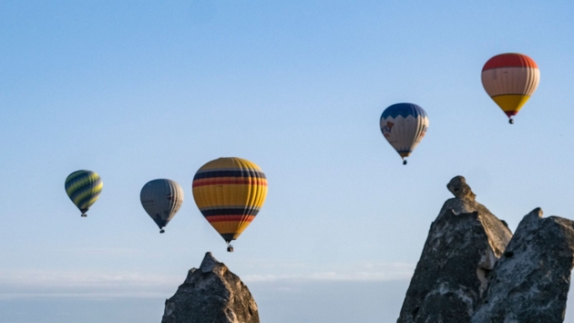 vo-ist-den-dve-nesrekji-so-baloni-so-topol-vozduh-vo-kapadokija-zaginal-pilot-nad-20-turisti-povredni-5.JPG