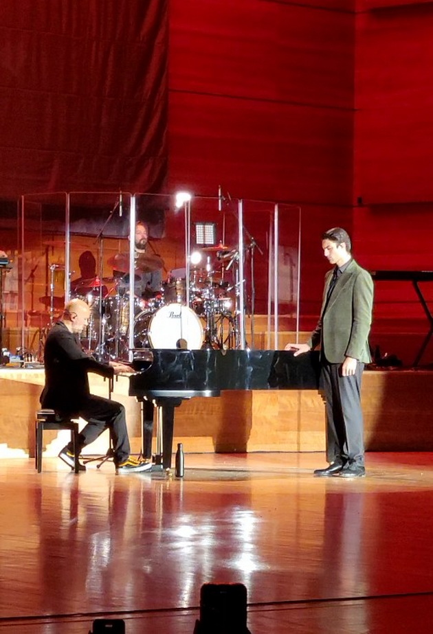 bev-na-koncert-na-sinot-na-andrea-bocheli-vo-skopje-i-me-voshiti-so-italijanskiot-sharm-sleze-vo-publika-igrashe-so-damite-pa-dobi-stoiechki-ovacii-12.jpg