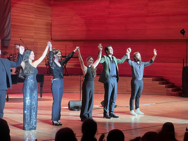 bev-na-koncert-na-sinot-na-andrea-bocheli-vo-skopje-i-me-voshiti-so-italijanskiot-sharm-sleze-vo-publika-igrashe-so-damite-pa-dobi-stoiechki-ovacii-14.jpg