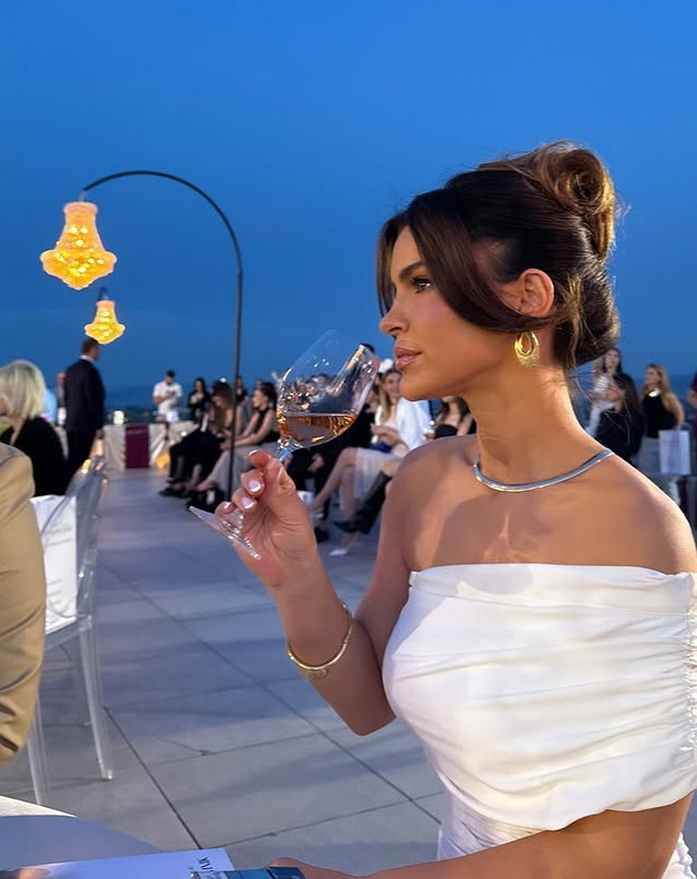 elena-najdoski-bleska-pokraj-soprugot-kaltrina-vo-vpechatliv-fustan-so-perduvi-shto-oblekoa-poznatite-makedonci-na-haute-wed-gala-08.jpg
