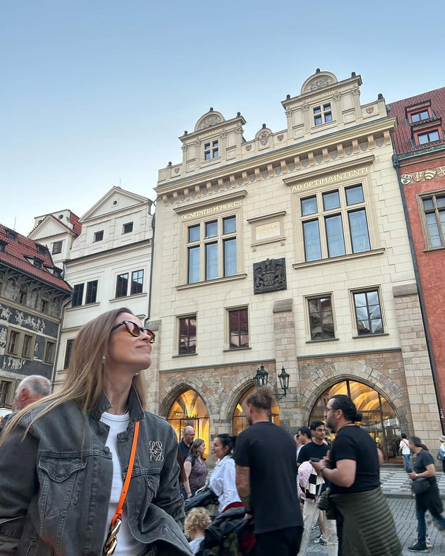 karolina-so-vnukite-na-koncert-na-bili-ajlish-vo-praga-konechno-ni-se-ispolni-zhelbata-02.jpg