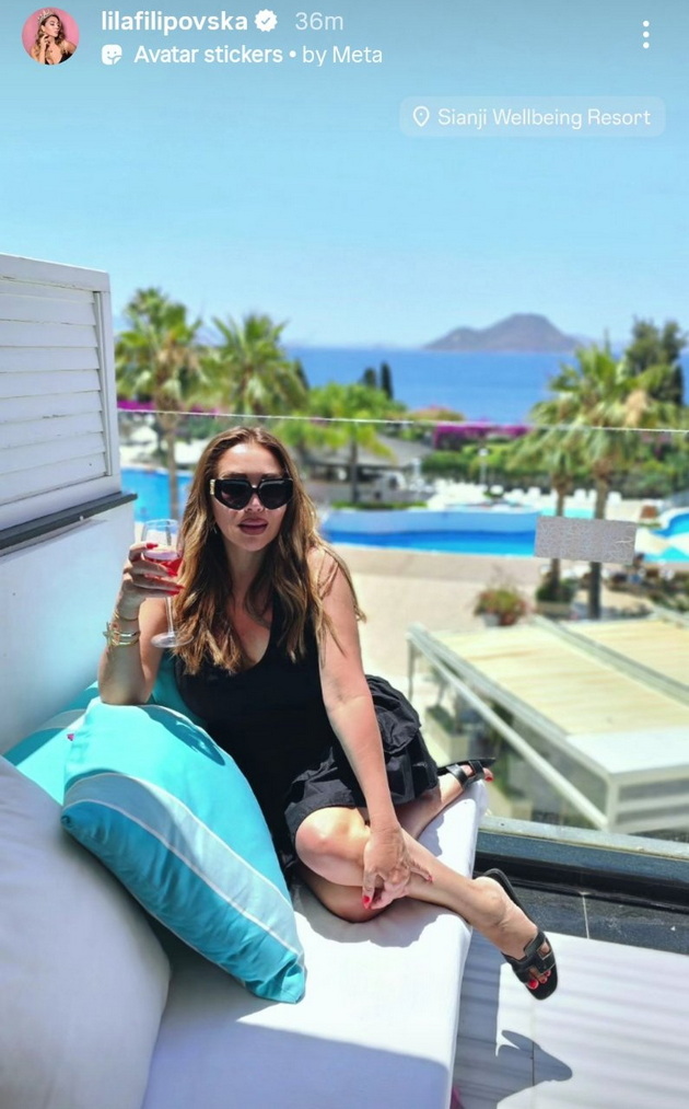 lila-se-zabavuva-vo-bodrum-pozira-na-flamingo-uzhiva-na-pena-zhurka-na-bazen-gi-pokazha-izvajanite-noze-09.jpg