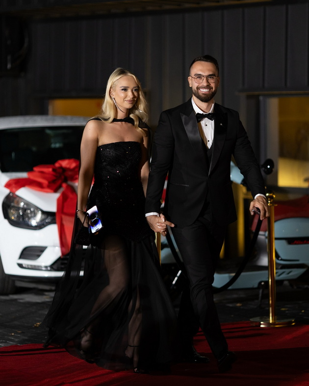 marta-i-stefan-elegantni-pola-estrada-peeshe-na-zabavata-kako-pominaa-prvite-lazarov-nagradi-15_2.jpg