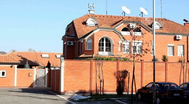 pomoshna-kukja-za-personal-turska-banja-kako-e-ureden-luksuzniot-dom-od-2-5-milioni-evra-na-lepa-brena-10.jpg