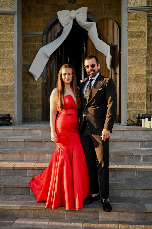 poznatite-parovi-na-haute-wed-gala-vo-skopje-pavle-i-irina-kamiloski-alaksandar-tarabunov-so-devojkata-09_copy.jpg