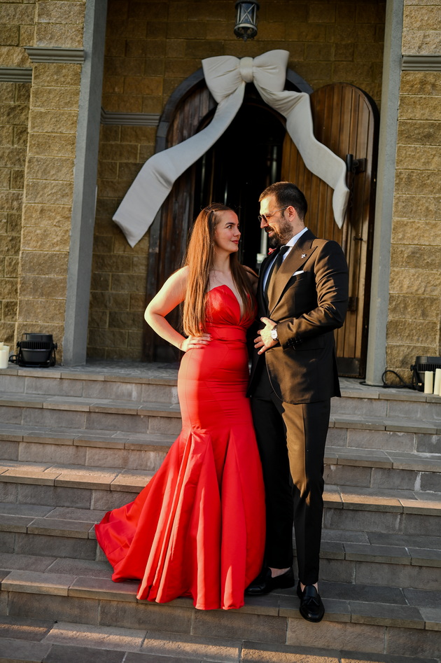 poznatite-parovi-na-haute-wed-gala-vo-skopje-pavle-i-irina-kamiloski-alaksandar-tarabunov-so-devojkata-10.jpg
