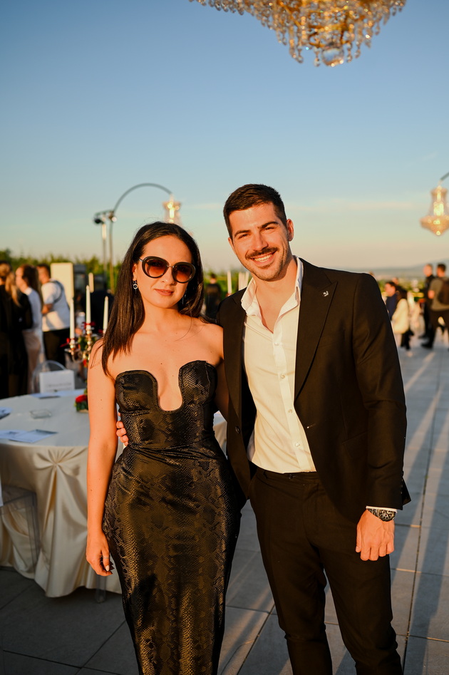 poznatite-parovi-na-haute-wed-gala-vo-skopje-pavle-i-irina-kamiloski-alaksandar-tarabunov-so-devojkata-12.jpg