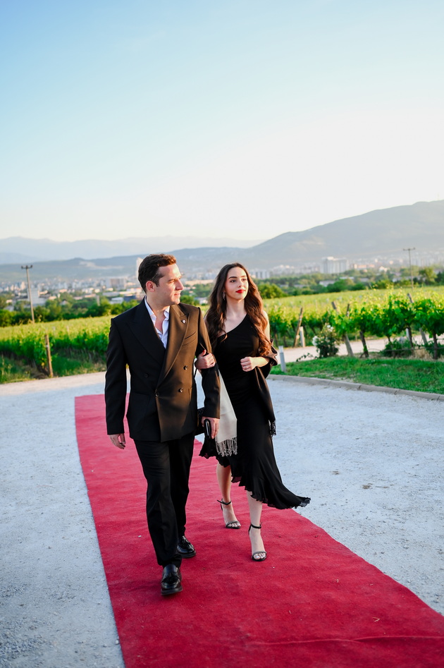 poznatite-parovi-na-haute-wed-gala-vo-skopje-pavle-i-irina-kamiloski-alaksandar-tarabunov-so-devojkata-14.jpg