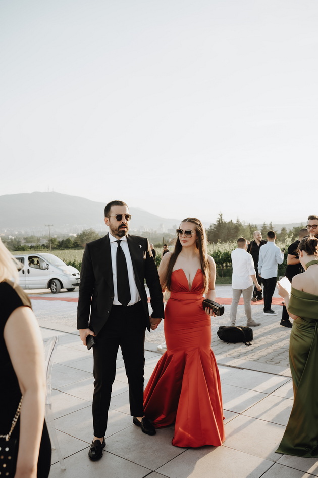 poznatite-parovi-na-haute-wed-gala-vo-skopje-pavle-i-irina-kamiloski-alaksandar-tarabunov-so-devojkata-23.jpg