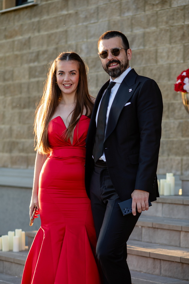 poznatite-parovi-na-haute-wed-gala-vo-skopje-pavle-i-irina-kamiloski-alaksandar-tarabunov-so-devojkata-26.jpg