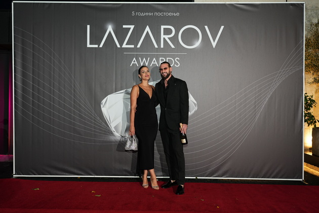 shto-oblekoa-gostite-na-prvite-lazarov-nagradi-vo-skopje-foto-06.JPG