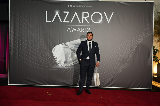 shto-oblekoa-gostite-na-prvite-lazarov-nagradi-vo-skopje-foto-07.JPG