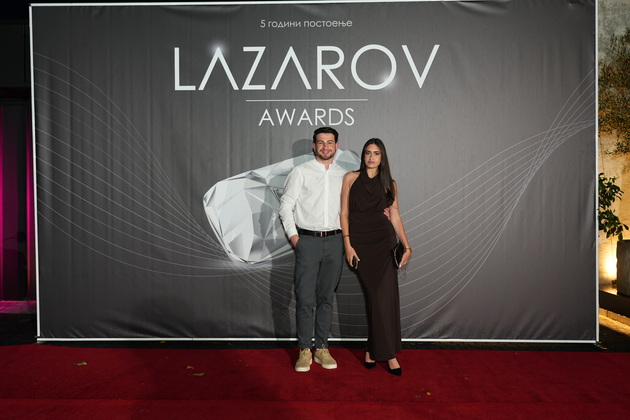 shto-oblekoa-gostite-na-prvite-lazarov-nagradi-vo-skopje-foto-08.JPG