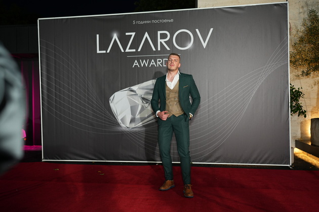 shto-oblekoa-gostite-na-prvite-lazarov-nagradi-vo-skopje-foto-09.JPG
