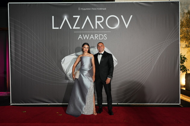 shto-oblekoa-gostite-na-prvite-lazarov-nagradi-vo-skopje-foto-12.JPG