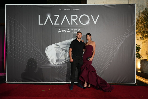 shto-oblekoa-gostite-na-prvite-lazarov-nagradi-vo-skopje-foto-15.JPG
