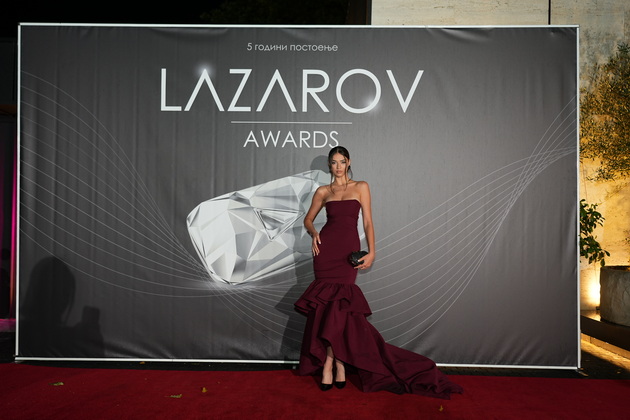 shto-oblekoa-gostite-na-prvite-lazarov-nagradi-vo-skopje-foto-16.JPG