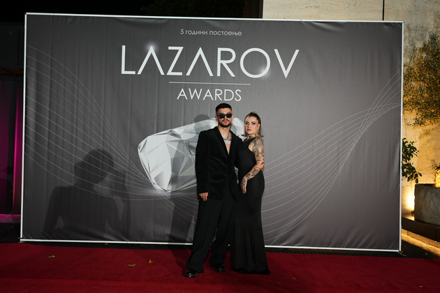 shto-oblekoa-gostite-na-prvite-lazarov-nagradi-vo-skopje-foto-17.JPG