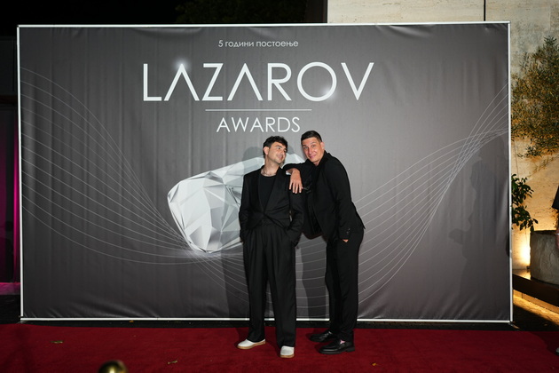 shto-oblekoa-gostite-na-prvite-lazarov-nagradi-vo-skopje-foto-21.JPG
