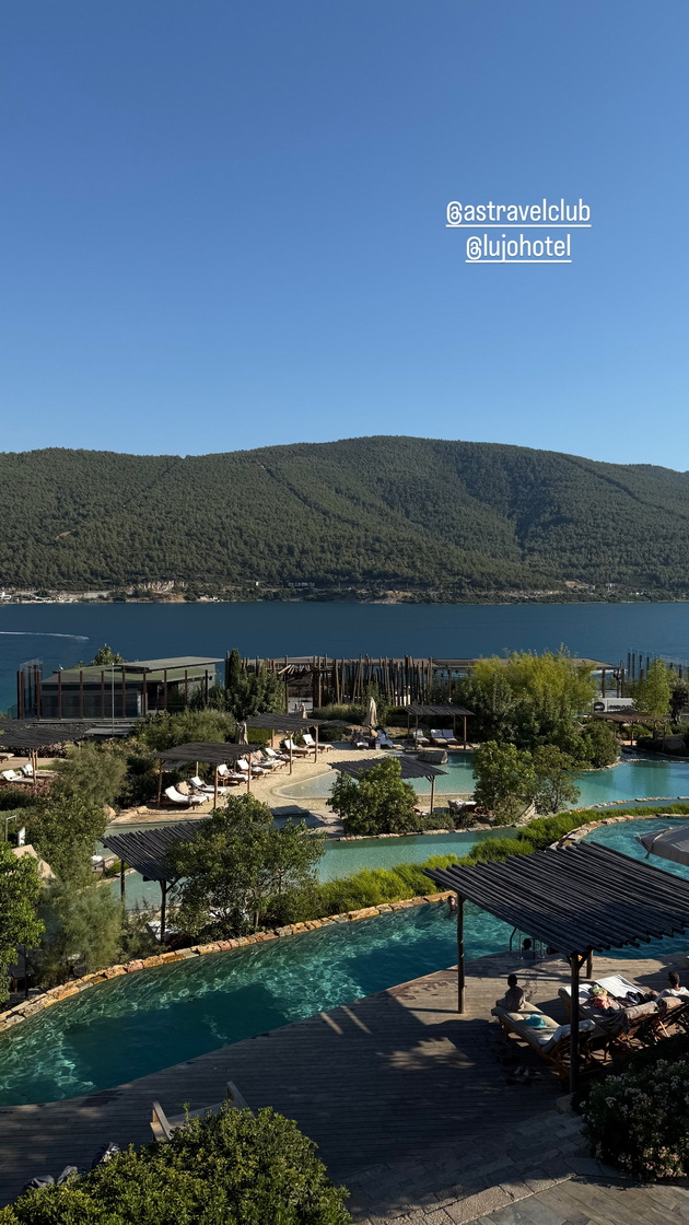 espadrili-od-1-000-evra-sheshir-od-800-evra-adelina-tahiri-na-odmor-vo-bodrum-so-cela-kolekcija-luksuzni-chanti-i-chevli-05.jpg