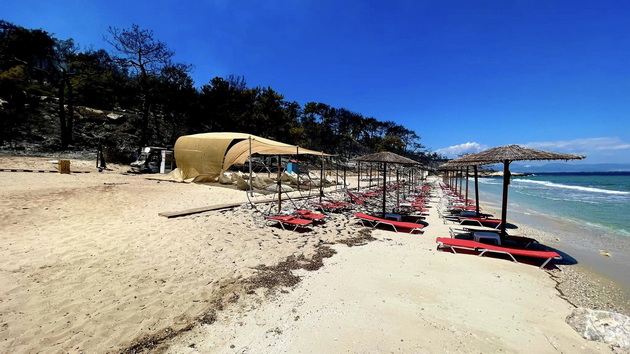 izgorena-kantina-unishteni-chadori-plazhata-glikadi-na-tasos-po-pozharot-foto-07.jpg
