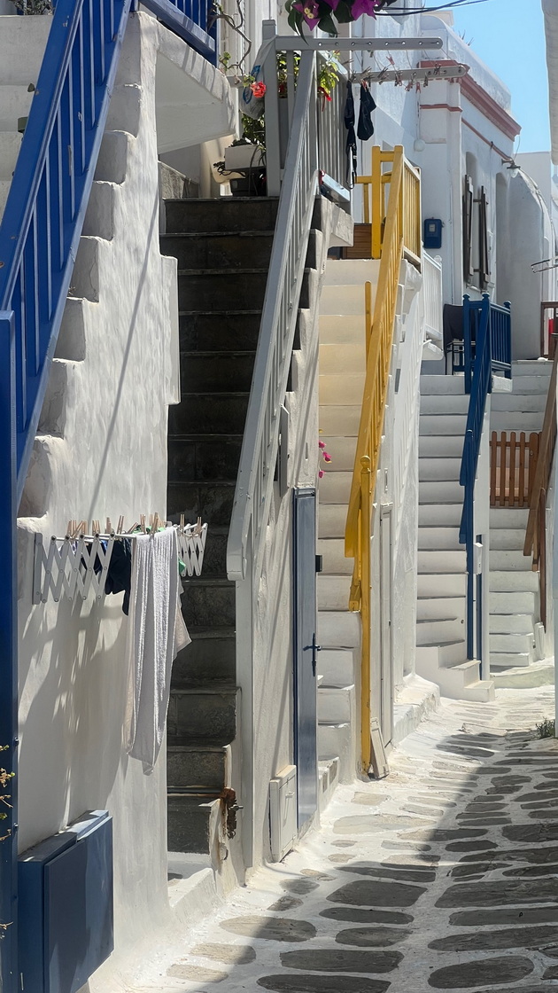 na-odmor-so-nina-red-na-mikonos-nema-pauza-od-zabavi-site-shetaat-doterani-a-za-sekade-se-potrebni-rezervacii-27.jpg