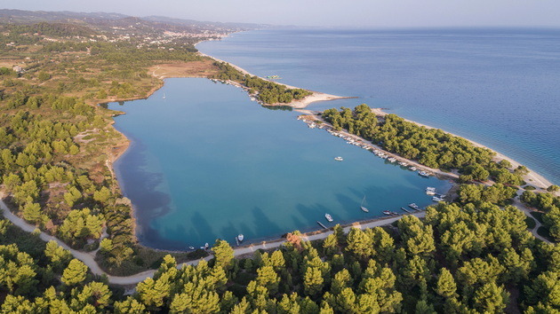 ne-e-karibi-halkidiki-e-najubavata-plazha-vo-evropa-za-2025-odzema-zdiv-so-rajska-ubavina-04.jpg