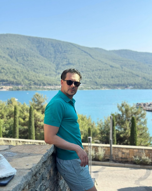 po-posetata-na-skopje-milosh-bikovikj-so-zgodnata-sopruga-i-sinot-vo-luksuzen-hotel-vo-bodrum-foto-04.jpg