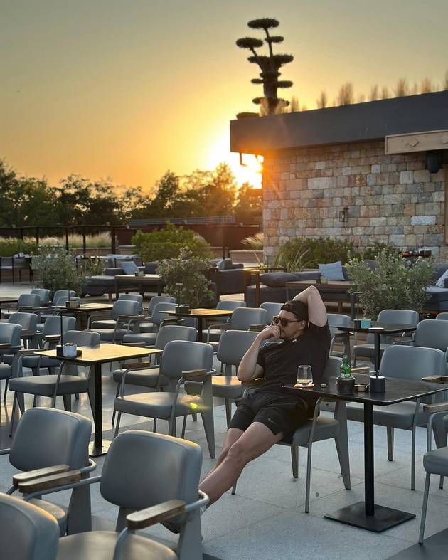 po-posetata-na-skopje-milosh-bikovikj-so-zgodnata-sopruga-i-sinot-vo-luksuzen-hotel-vo-bodrum-foto-12.jpg