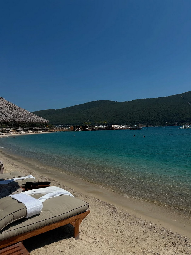 po-posetata-na-skopje-milosh-bikovikj-so-zgodnata-sopruga-i-sinot-vo-luksuzen-hotel-vo-bodrum-foto-18.jpg