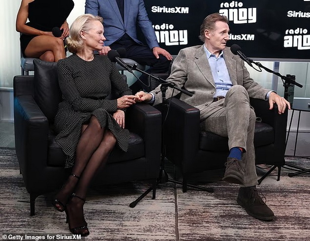 rano-e-no-zaljubeni-se-liam-nison-i-pamela-anderson-oficijalno-se-najomileniot-holivudski-par7-13.jpg