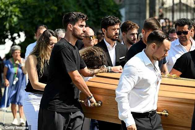 ronaldo-uloven-kako-uzhiva-na-jahta-so-djordjina-otkako-kazha-deka-od-privatni-prichini-ne-prisustvuva-na-pogrebot-na-zhota-09.jpg
