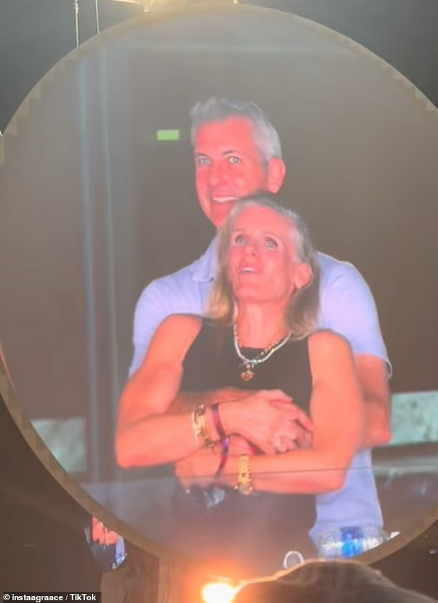 viralno-video-od-par-koja-ima-afera-uloven-na-kamera-na-coldplay-koncert-toj-e-ceo-vo-milijarderska-kompanija-taa-mu-e-koleshka-03.jpg