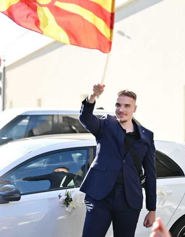 finn-germanec-koj-3-godini-zhivee-vo-makedonija-proslavi-rodenden-so-torta-so-makedonsko-zname-za-najubavata-zemja-05.jpg