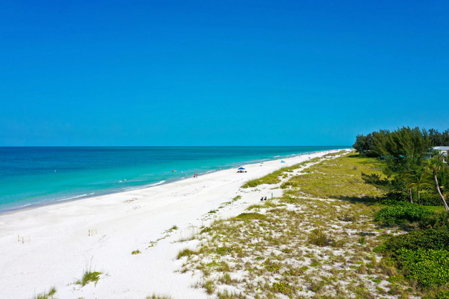 franc-so-soprugata-i-decata-uzhiva-na-odmor-na-ostrovot-ana-marija-se-naogja-vo-florida-ima-beli-pesochni-plazhi-foto-04.jpg