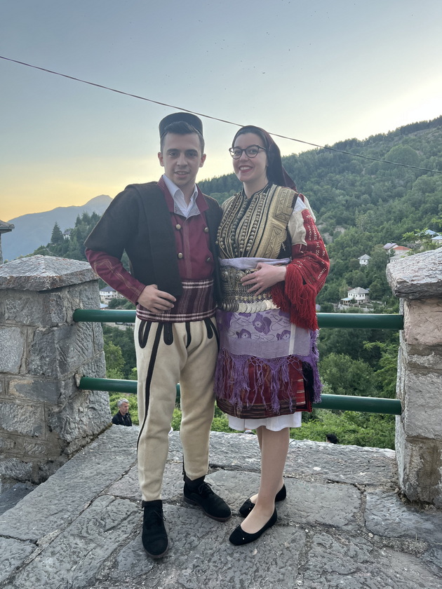 galichkata-nevesta-liljana-mihajloska-za-crnobelo-mojot-sakan-jovan-od-dete-sonuval-da-napravi-galichka-svadba-gordi-sme-05.jpg