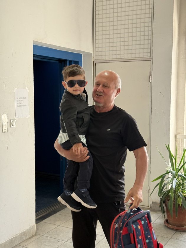 inspirativnata-prikazna-za-leon-3-od-skopje-i-negovite-dedovci-so-edniot-sportuva-so-drugiot-odi-na-frizer-i-chaj-07.jpeg