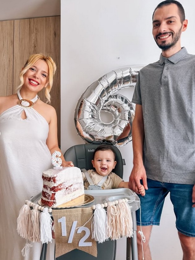 sofija-janeva-mu-proslavi-polovina-rodenden-na-sinot-so-polovina-torta-za-polnenje-6-meseci-foto-04.jpg